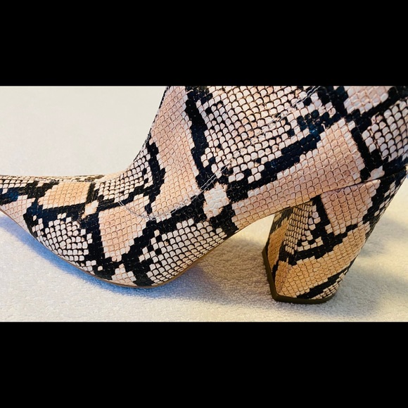 Almost Brand New Boots By PRETTY LITTLE THING - box 23 - Picture 5 of 8